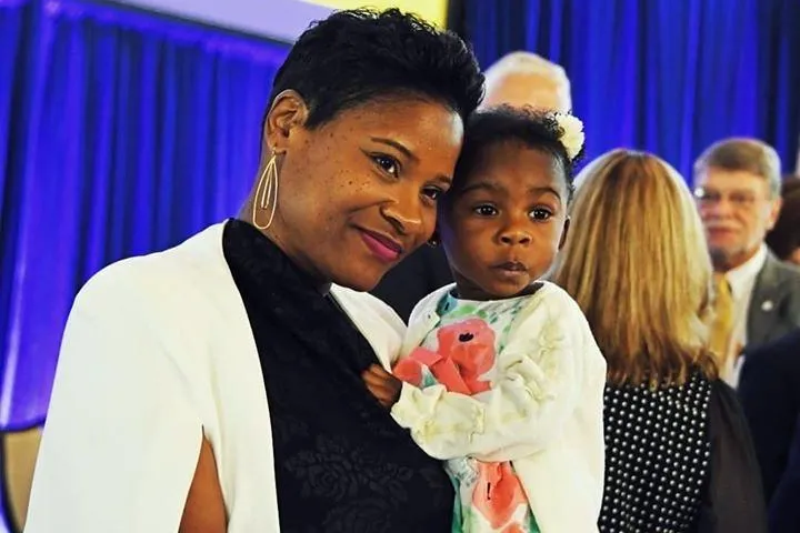 usw_-_local_8888_-_photo_-_national_swearing_in_-_roxy_with_daughter.jpg