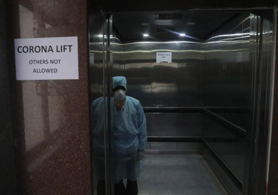 usw_-_local_8888_-_photo_-_corona_-_hospital_elelvator_with_corona_sign.jpg